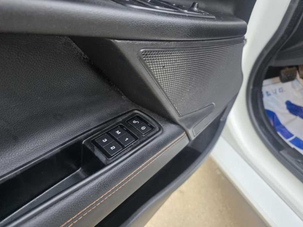 재규어 XE 2.0D 프레스티지 AWD 이미지 10