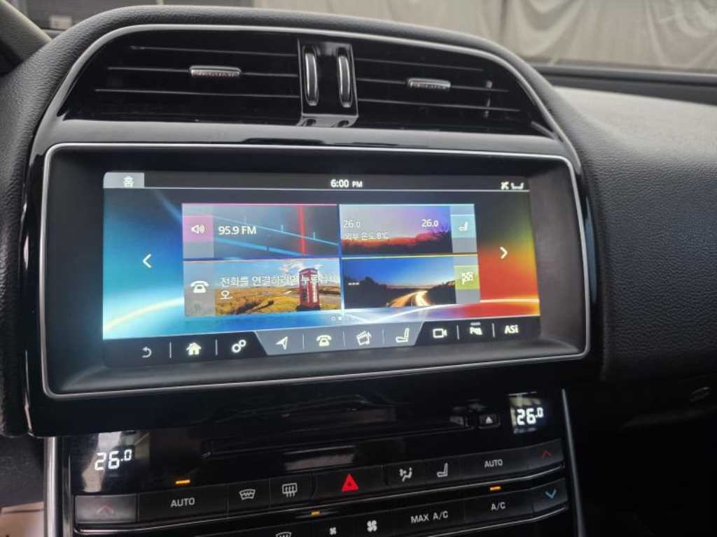 재규어 XE 2.0D 프레스티지 AWD 이미지 15