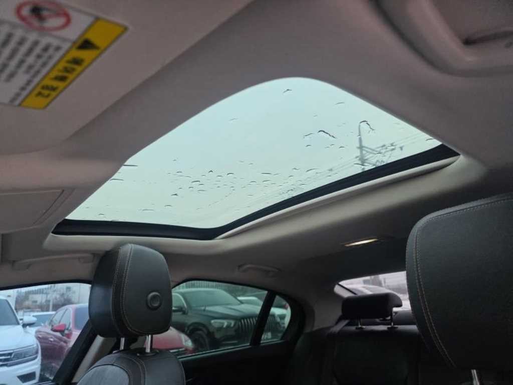 재규어 XE 2.0D 프레스티지 AWD 이미지 18