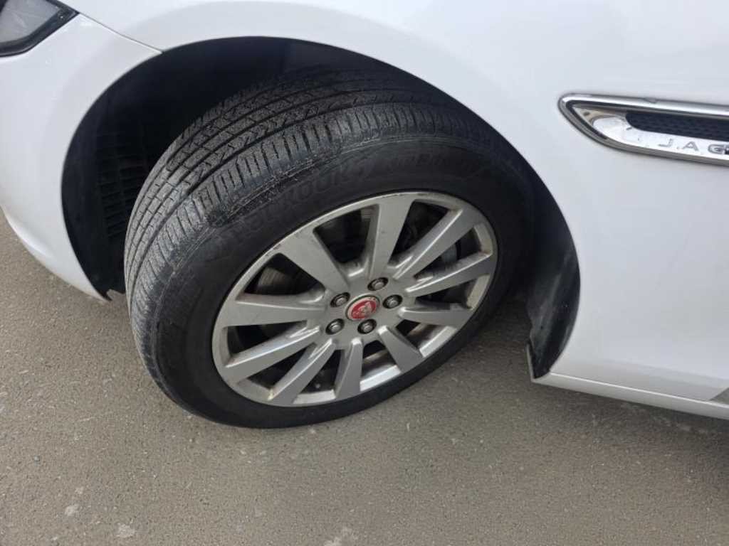 재규어 XE 2.0D 프레스티지 AWD 이미지 19