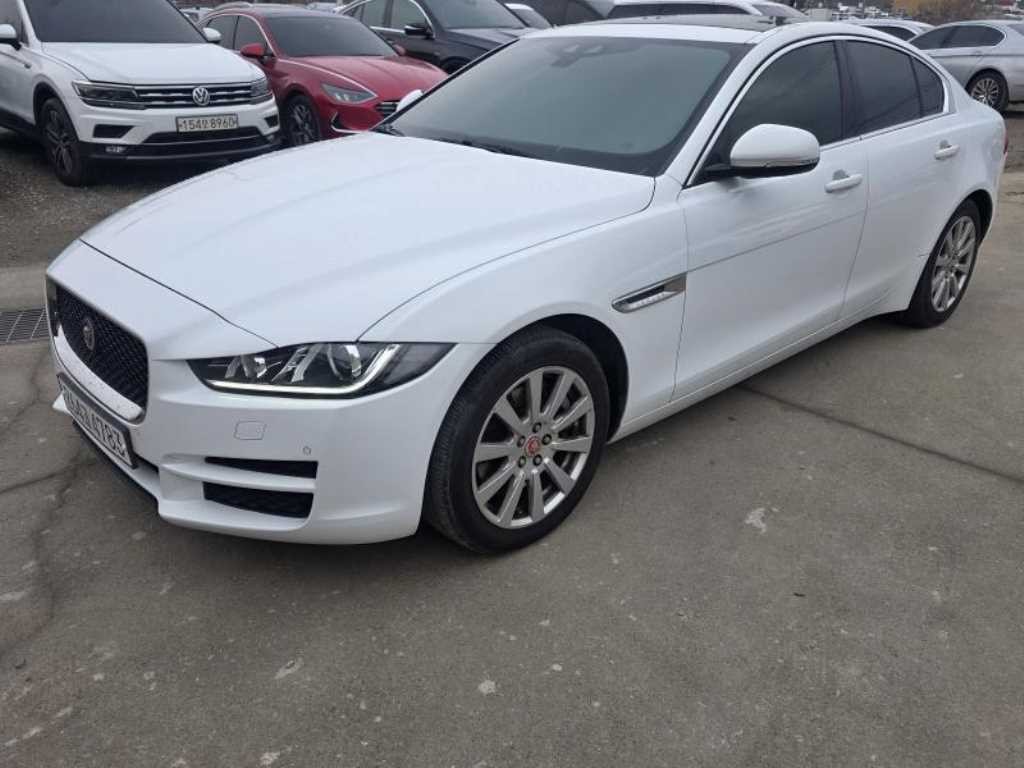 재규어 XE 2.0D 프레스티지 AWD 이미지 2