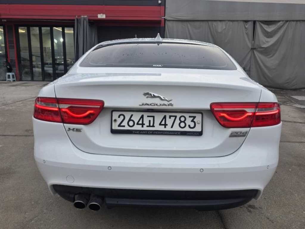 재규어 XE 2.0D 프레스티지 AWD 이미지 3