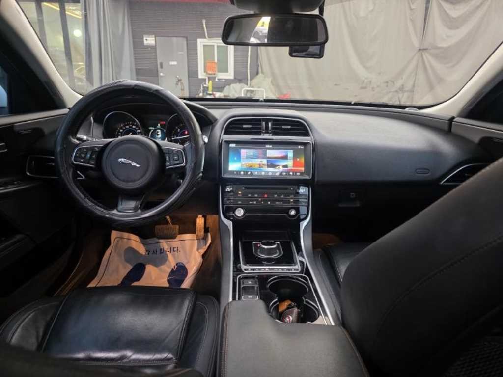 재규어 XE 2.0D 프레스티지 AWD 이미지 7