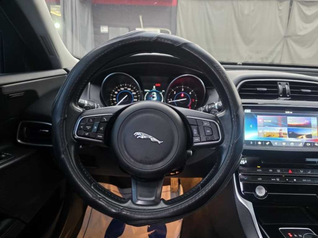 재규어 XE 2.0D 프레스티지 AWD 이미지 8