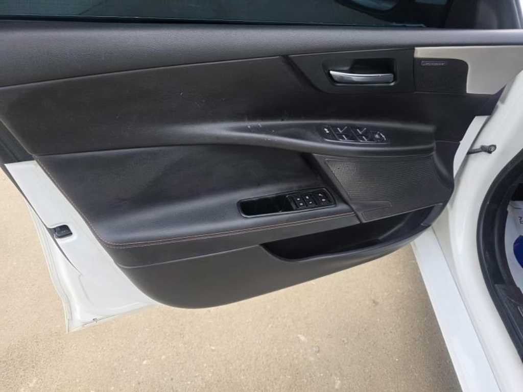 재규어 XE 2.0D 프레스티지 AWD 이미지 9