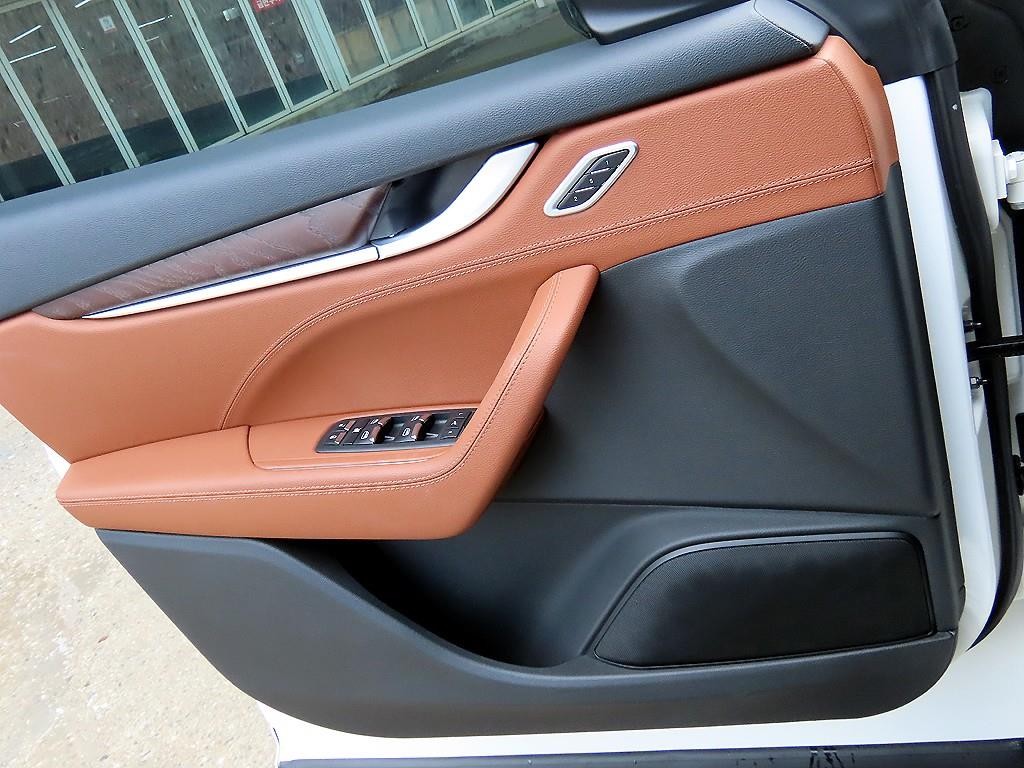 마세라티 르반떼 2.0 GT AWD 이미지 11