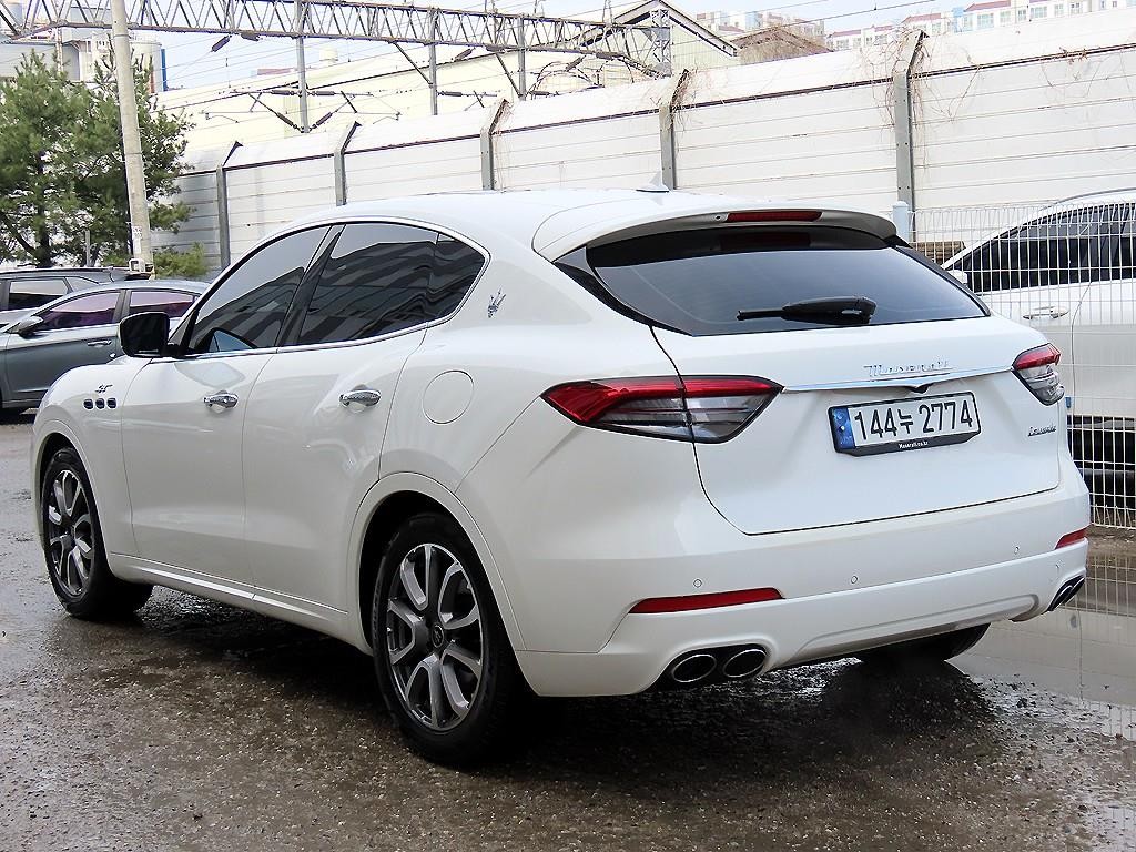 마세라티 르반떼 2.0 GT AWD 이미지 3