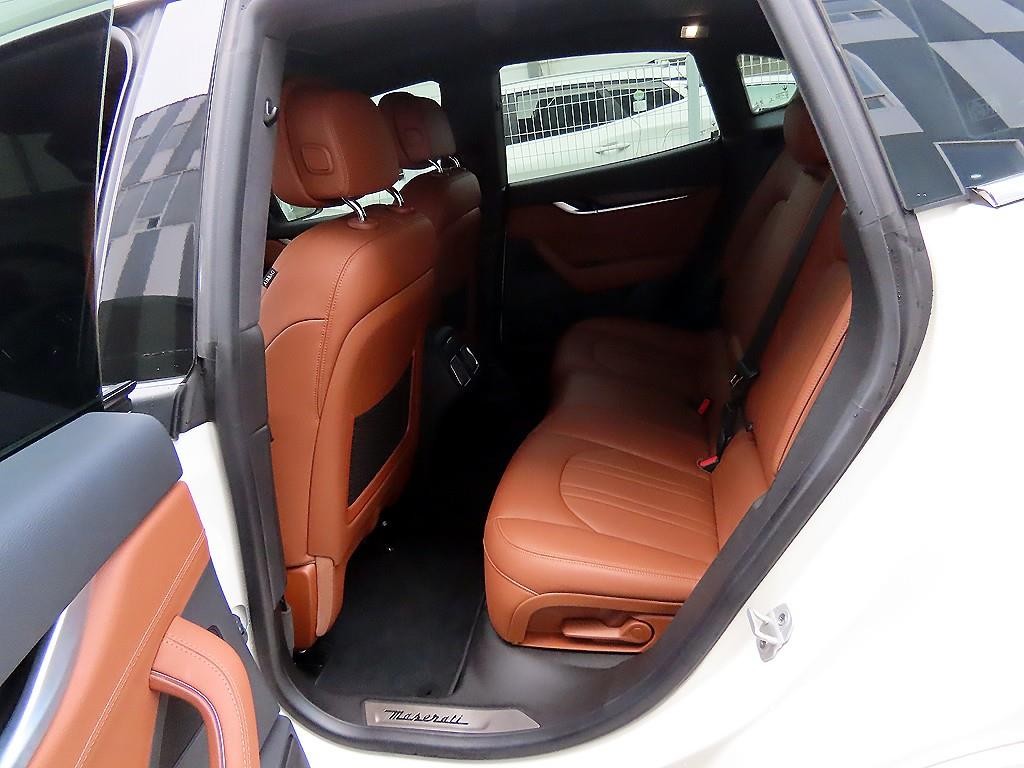 마세라티 르반떼 2.0 GT AWD 이미지 6