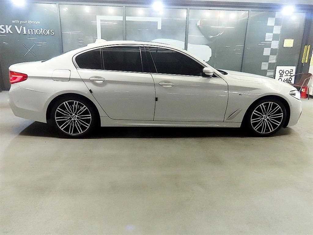 BMW 5시리즈 5시리즈 (G30) 530i M 스포츠 플러스 이미지 3