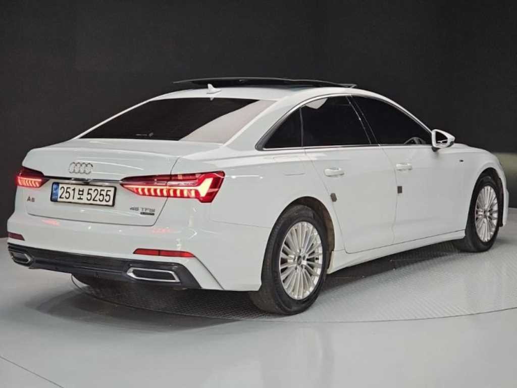 아우디 A6 A6 (C8) 45 TFSI 콰트로 프리미엄 이미지 4