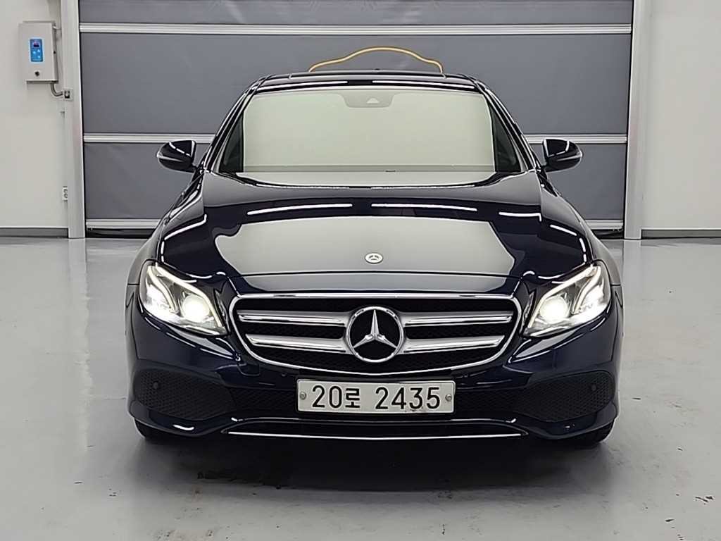 벤츠 E 클래스 E-클래스 W213 E220d 4MATIC 아방가르드 이미지 3