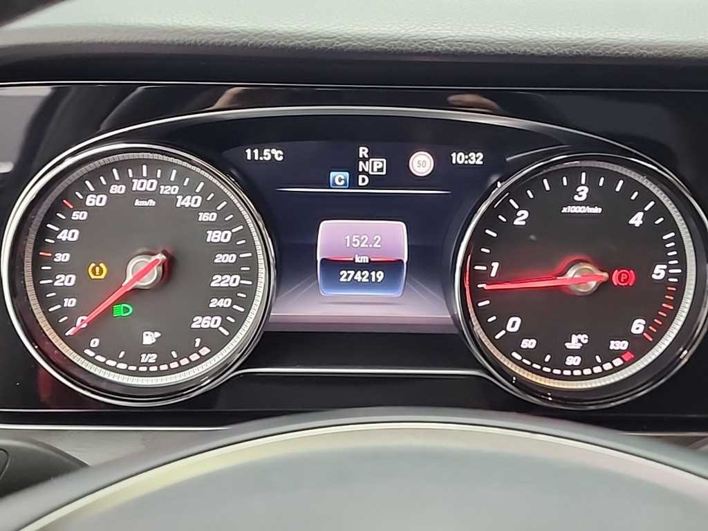 벤츠 E 클래스 E-클래스 W213 E220d 4MATIC 아방가르드 이미지 7