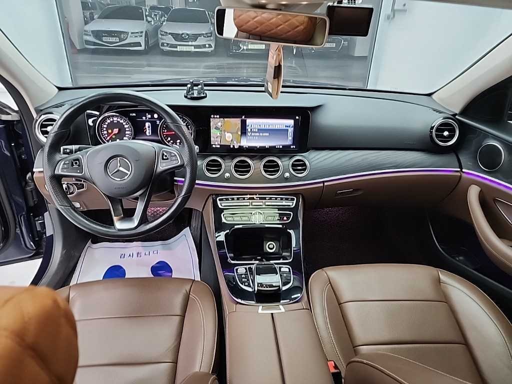 벤츠 E 클래스 E-클래스 W213 E220d 4MATIC 아방가르드 이미지 8