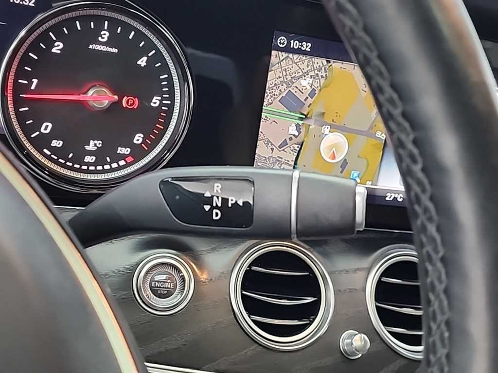 벤츠 E 클래스 E-클래스 W213 E220d 4MATIC 아방가르드 이미지 9