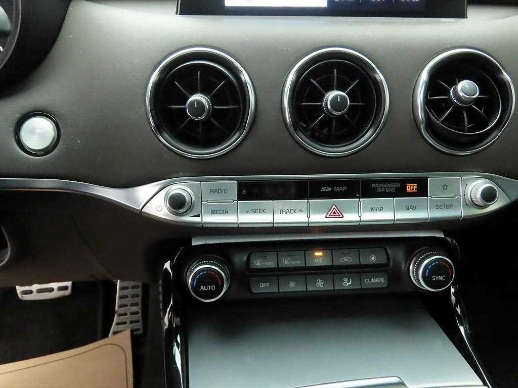 기아 스팅어 가솔린 2.0 터보 2WD 플래티넘 이미지 10