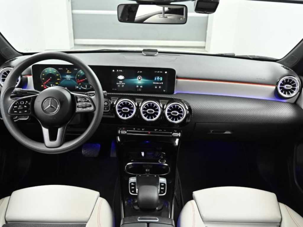 벤츠 A 클래스 A클래스 W177 A220 세단 이미지 1
