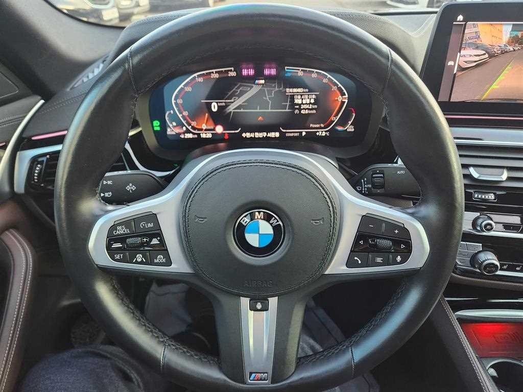 BMW 5시리즈 5시리즈 (G30) 523d M 스포츠 이미지 18