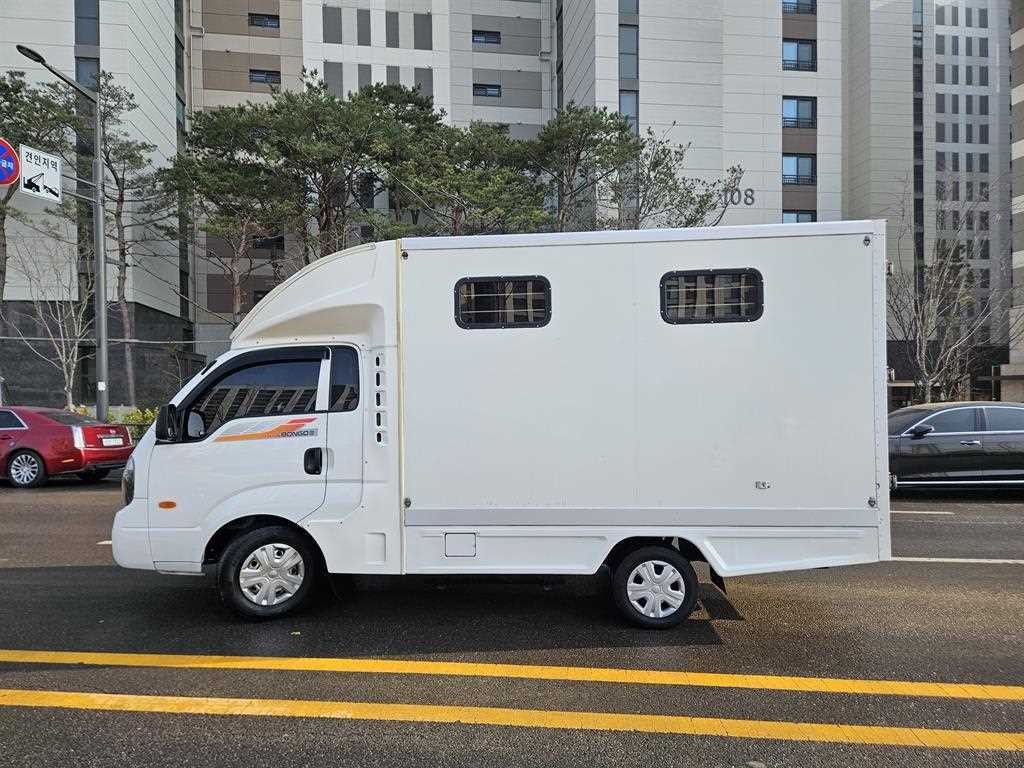 소형화물 워크스루밴 [워크스루밴]봉고3 1.0톤/킹캡/초장축/(CRDi) 럭셔리 이미지 8