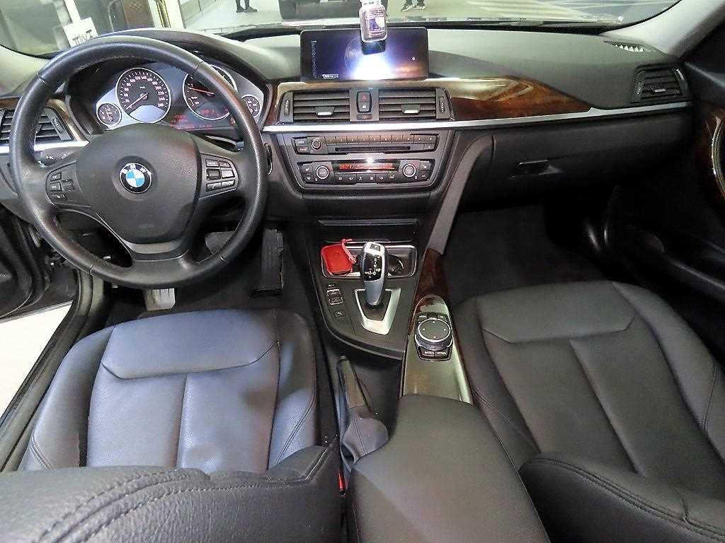 BMW 3시리즈 3시리즈 (F30) 320d 이미지 10