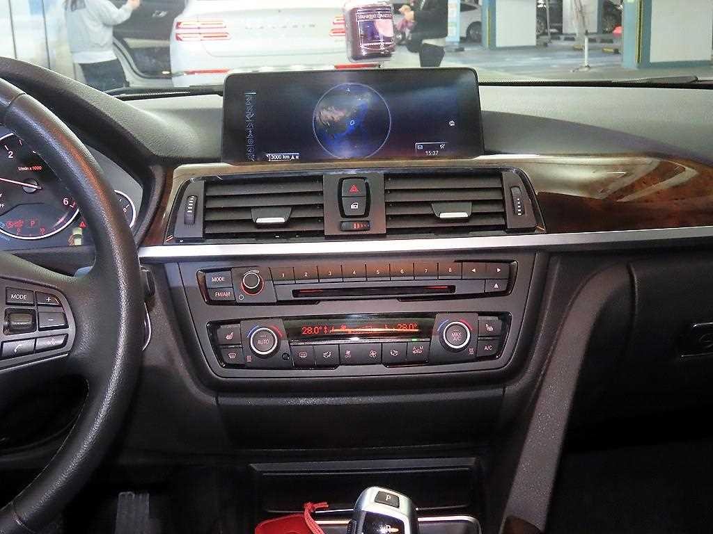 BMW 3시리즈 3시리즈 (F30) 320d 이미지 11