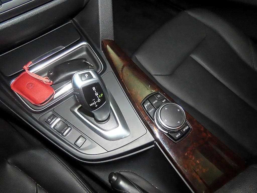BMW 3시리즈 3시리즈 (F30) 320d 이미지 12