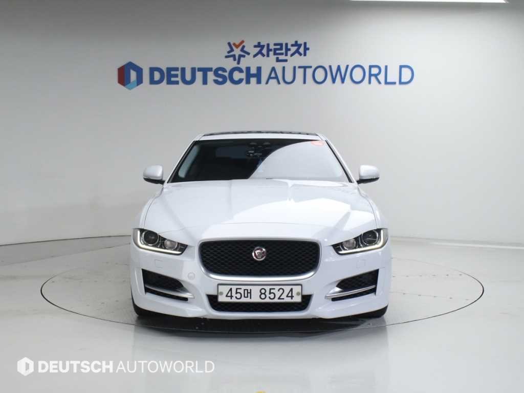 재규어 XE 2.0D R스포츠 이미지 3