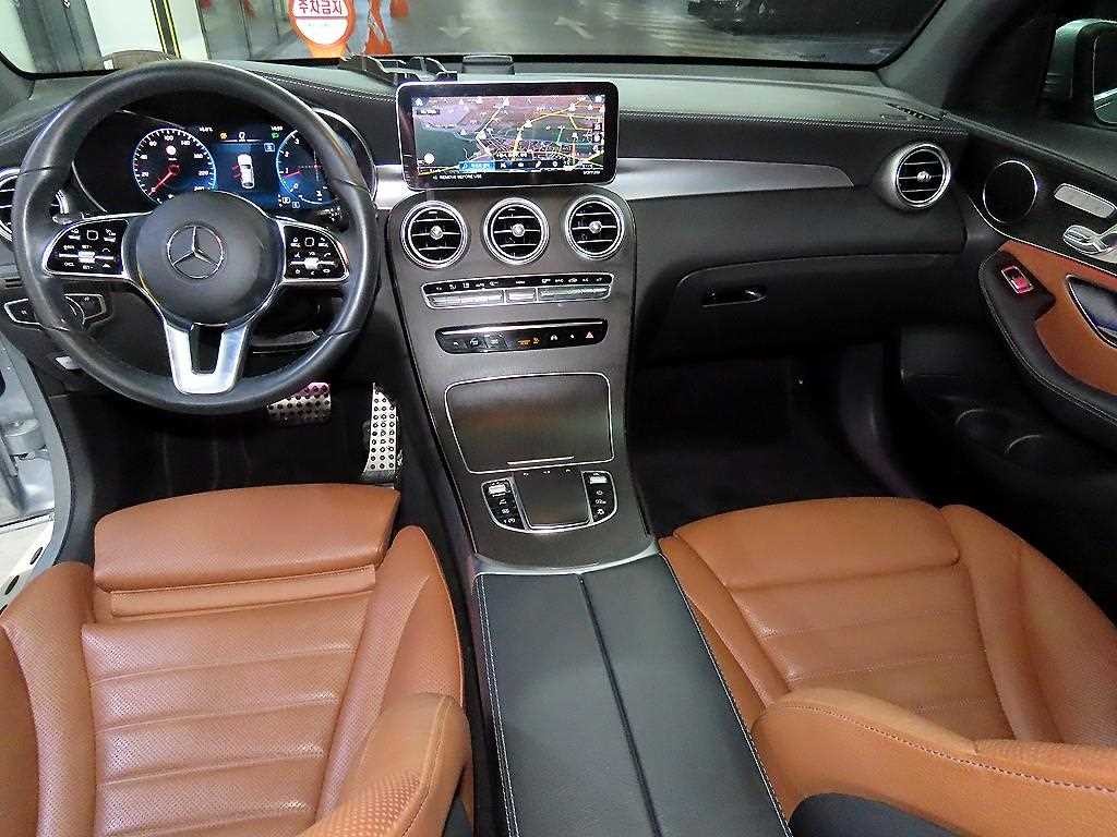 벤츠 GLC 클래스 GLC클래스 X253 GLC 300 4MATIC 쿠페 이미지 10