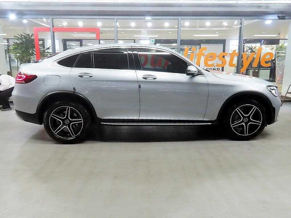 벤츠 GLC 클래스 GLC클래스 X253 GLC 300 4MATIC 쿠페 이미지 3