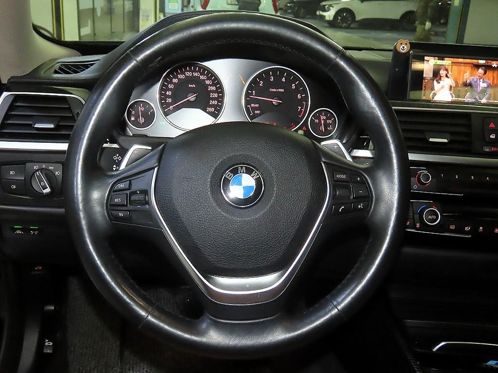 BMW 4시리즈 4시리즈 (F32) 420i 그란쿠페 럭셔리 이미지 8