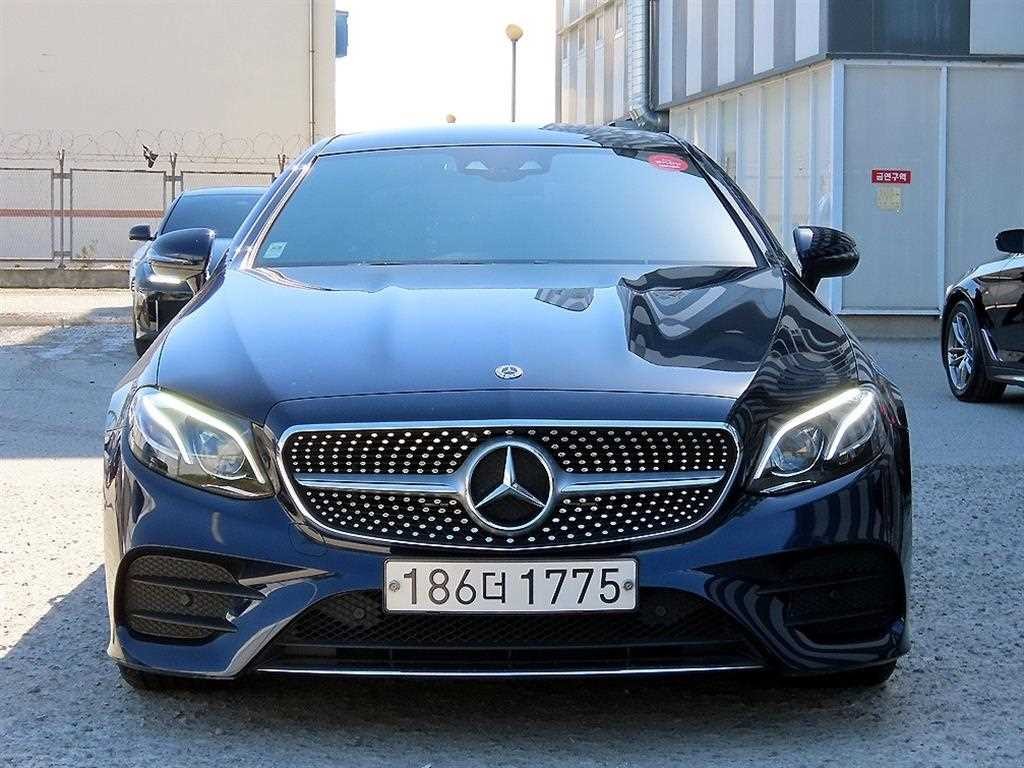 벤츠 E 클래스 E-클래스 W213 E220d 쿠페 이미지 1