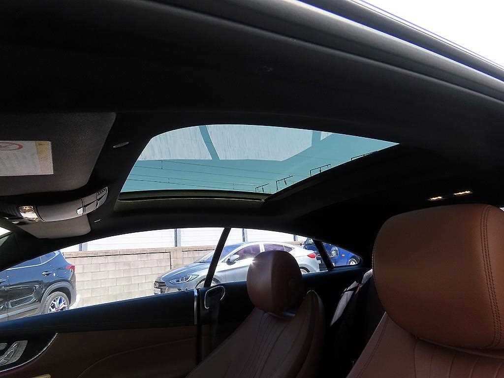 벤츠 E 클래스 E-클래스 W213 E220d 쿠페 이미지 17
