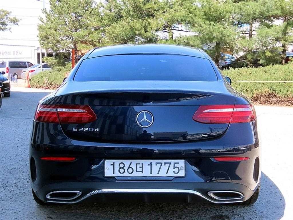 벤츠 E 클래스 E-클래스 W213 E220d 쿠페 이미지 4