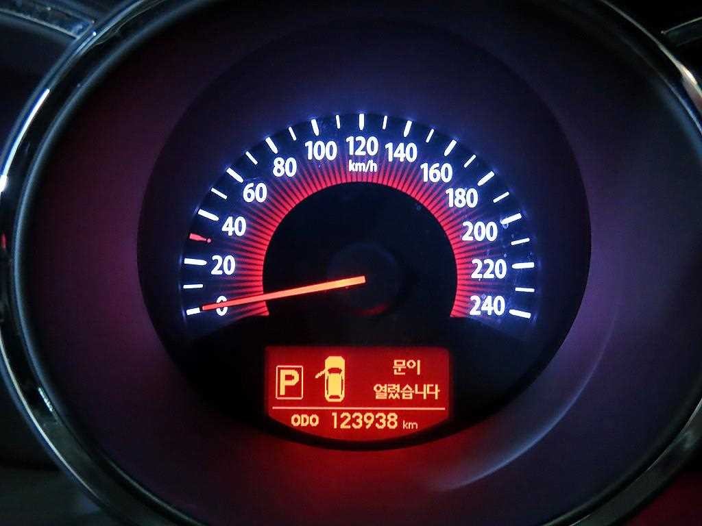기아 쏘렌토 쏘렌토 R 디젤 2WD 2.0 TLX 최고급형 이미지 9