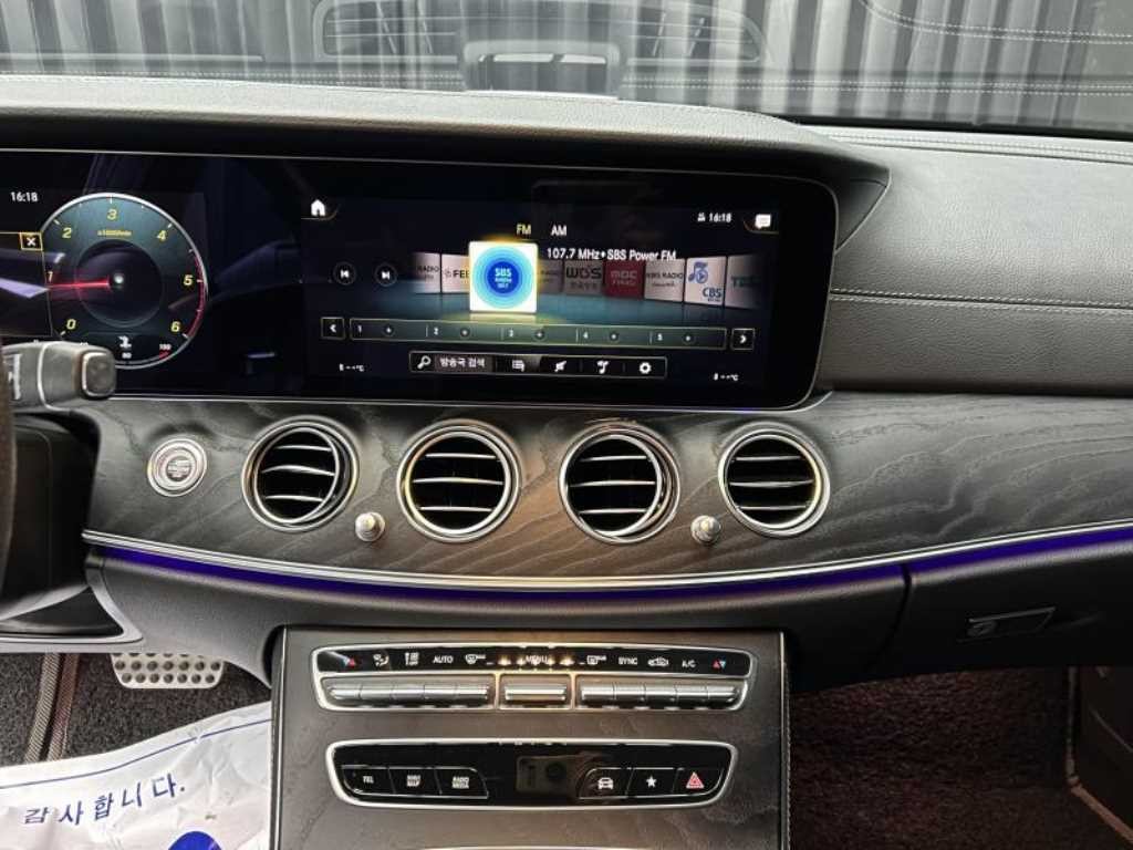 벤츠 E 클래스 E-클래스 W213 E220d 4MATIC AMG라인 이미지 10