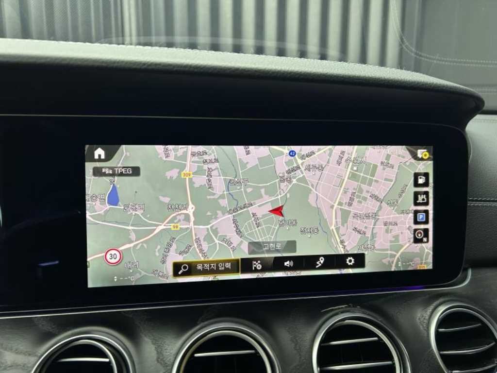 벤츠 E 클래스 E-클래스 W213 E220d 4MATIC AMG라인 이미지 13
