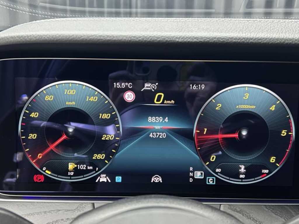 벤츠 E 클래스 E-클래스 W213 E220d 4MATIC AMG라인 이미지 16