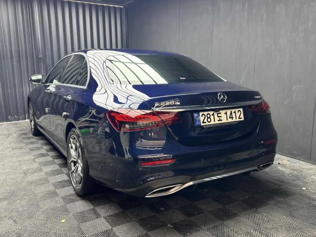 벤츠 E 클래스 E-클래스 W213 E220d 4MATIC AMG라인 이미지 3