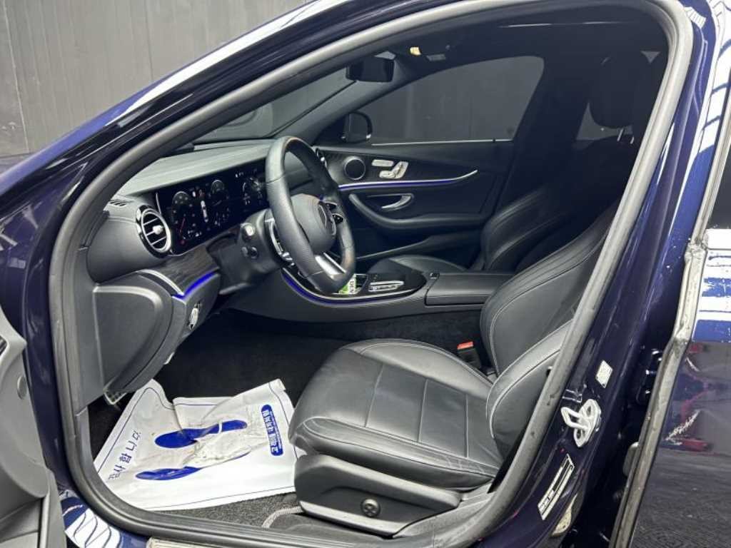 벤츠 E 클래스 E-클래스 W213 E220d 4MATIC AMG라인 이미지 5