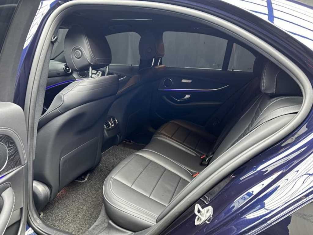 벤츠 E 클래스 E-클래스 W213 E220d 4MATIC AMG라인 이미지 6