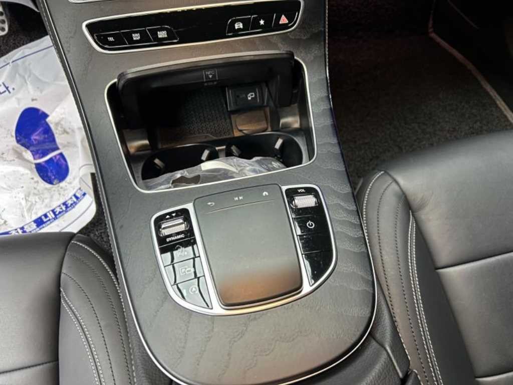벤츠 E 클래스 E-클래스 W213 E220d 4MATIC AMG라인 이미지 9