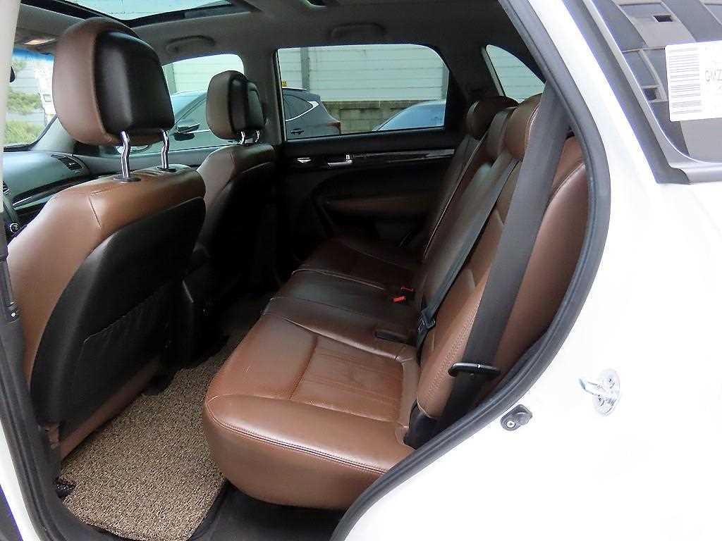 기아 쏘렌토 쏘렌토 R 디젤 2WD 2.0 LIMITED 프리미엄 이미지 6