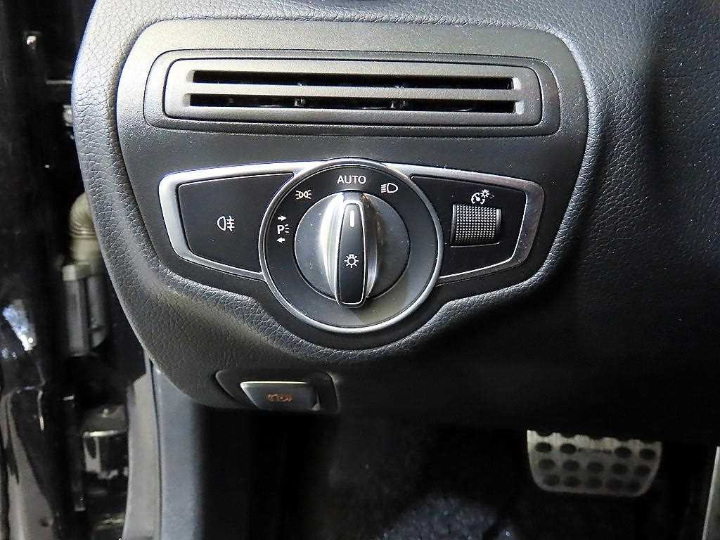 벤츠 C 클래스 C클래스 W205 C200 이미지 14