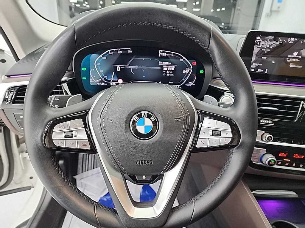 BMW 5시리즈 5시리즈 (G30) 520d xDrive 럭셔리 플러스 이미지 9