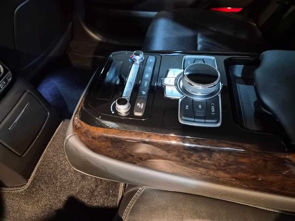 제네시스 G90 3.8 GDI AWD 프리미엄 럭셔리 이미지 9