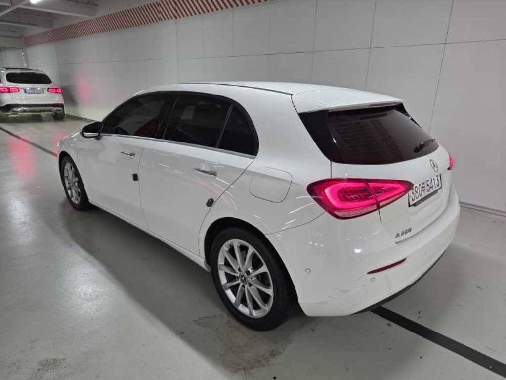 벤츠 A 클래스 A클래스 W177 A220 해치백 이미지 4