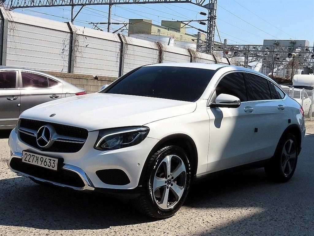 벤츠 GLC 클래스 GLC클래스 X253 GLC 300 4MATIC 쿠페 이미지 2