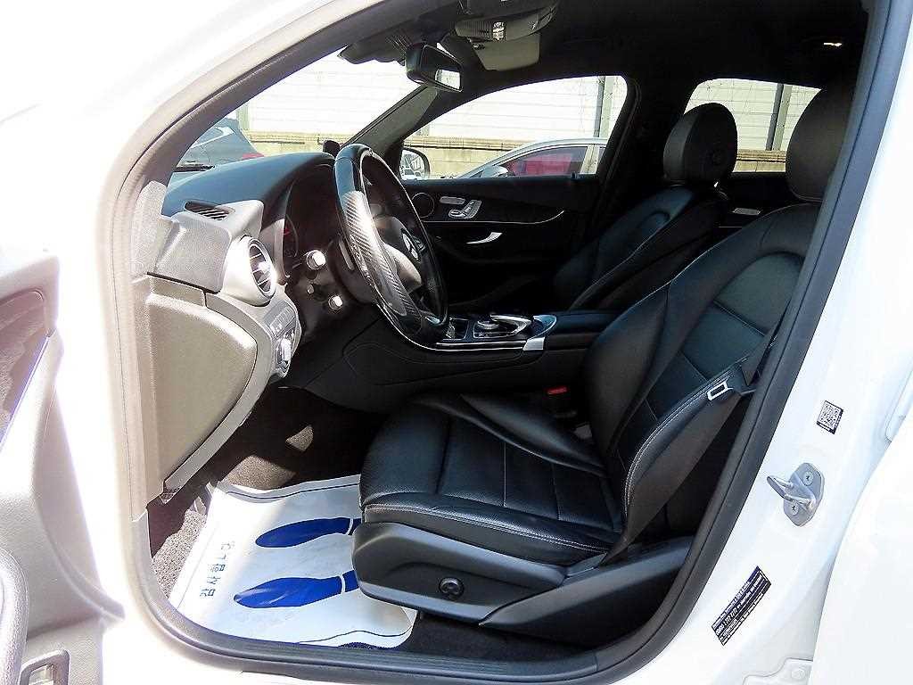 벤츠 GLC 클래스 GLC클래스 X253 GLC 300 4MATIC 쿠페 이미지 5