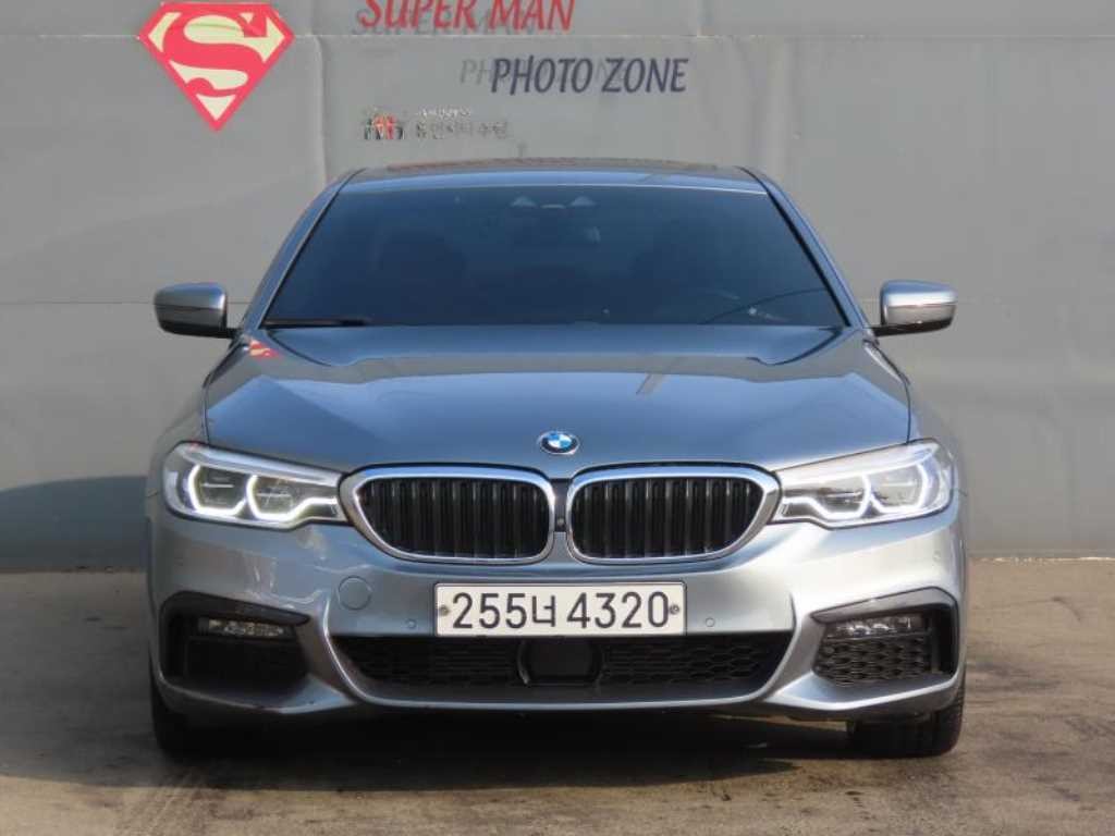 BMW 5시리즈 5시리즈 (G30) 520d M 스포츠 플러스 이미지 2