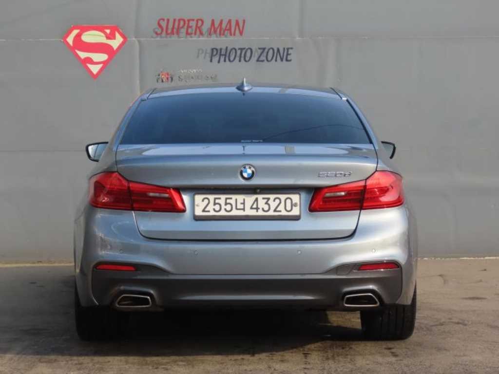 BMW 5시리즈 5시리즈 (G30) 520d M 스포츠 플러스 이미지 3