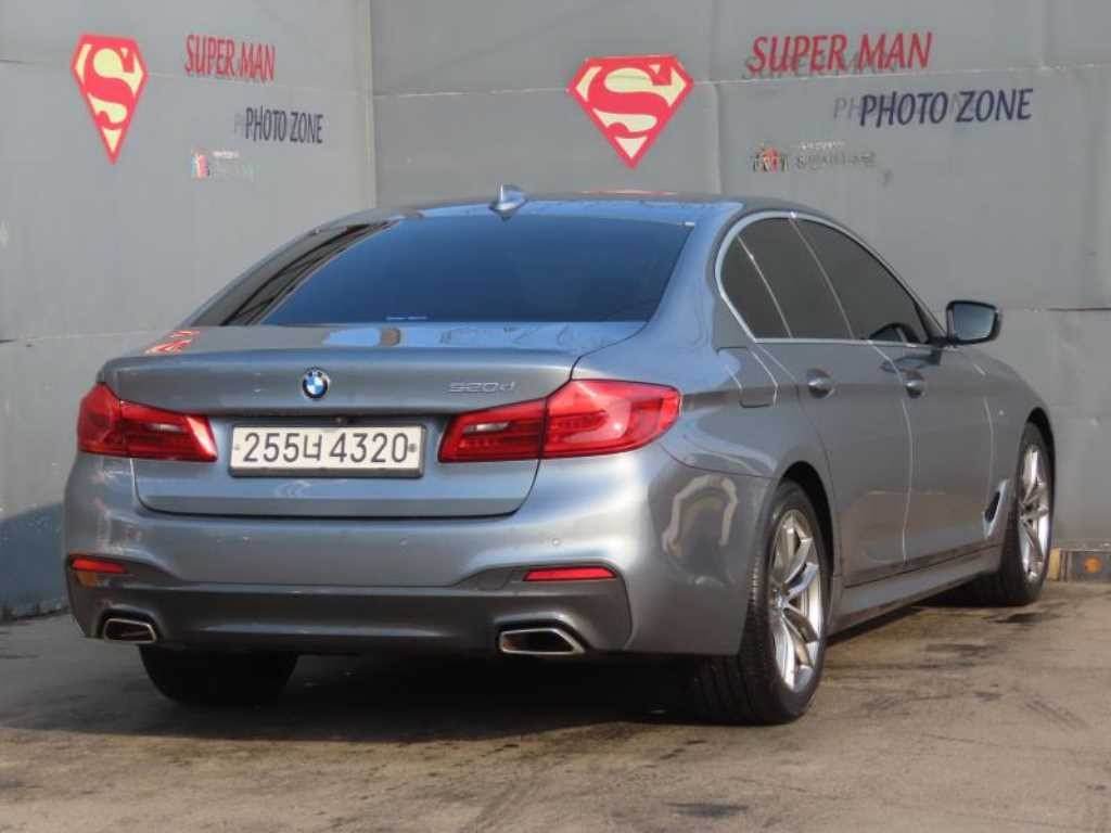 BMW 5시리즈 5시리즈 (G30) 520d M 스포츠 플러스 이미지 4